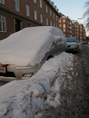 Sneklædt bil på Frederiksberg